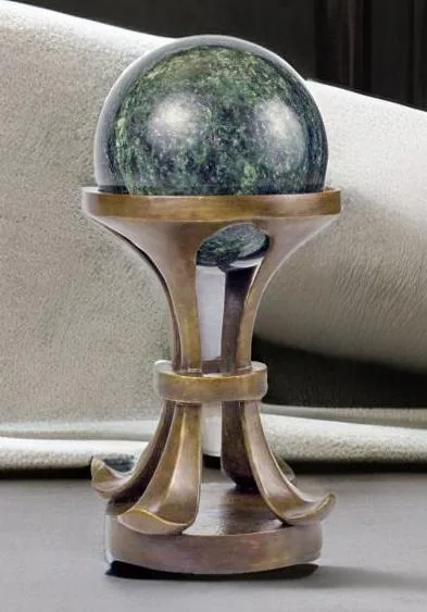 Ручная работа: Бронзовая подставка с шаром из змеевика