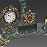 Часы «Элина» с орлом УИС и подставкой — необычный подарок — фотография 2