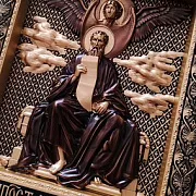 Подарочная икона резная Евангелист Матфей — фотография 10