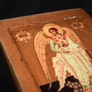 Икона деревянная "Ангел Хранитель" — необычный подарок — фотография 4