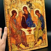 Икона Святая Троица. 36*30 с подставкой — красивый подарок — фотография 1