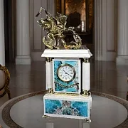 Каминные часы «Георгий Победоносец» из хризоколлы и мрамора — необычный подарок — фотография 1