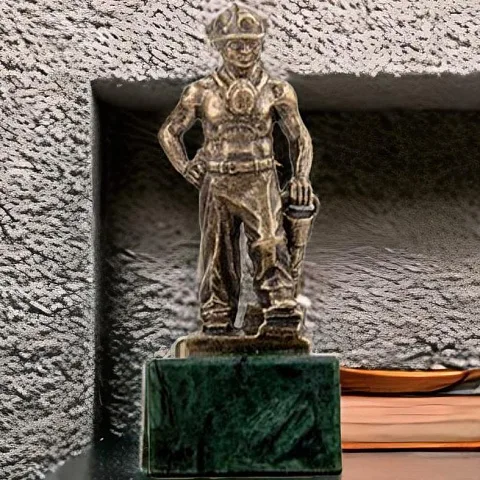 Подарочная бронзовая статуэтка «Шахтёр с отбойным молотком» на подставке