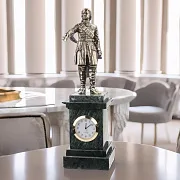 На память: Настольные часы «Пётр I» на змеевике — фотография 1