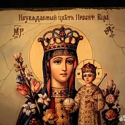 На память: Икона деревянная " Богоматерь Неувядаемый Цвет" — фотография 5