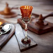 Подарочный бокал для вина из камня (янтарь) — фотография 1