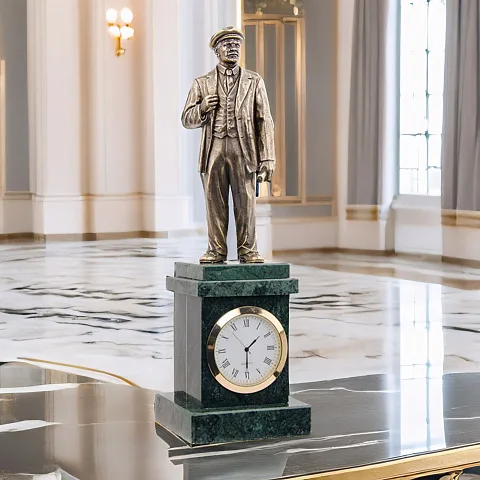Часы с фигурой В. И. Ленина — оригинальный подарок