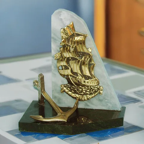 Сувенир «Адмиралтеский» из бронзы — оригинальный подарок
