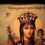На память: Икона деревянная " Богоматерь Неувядаемый Цвет" — фотография 6