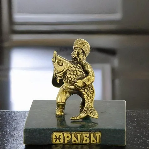Бронзовая статуэтка «Рыбы» со змеевиком в подарок